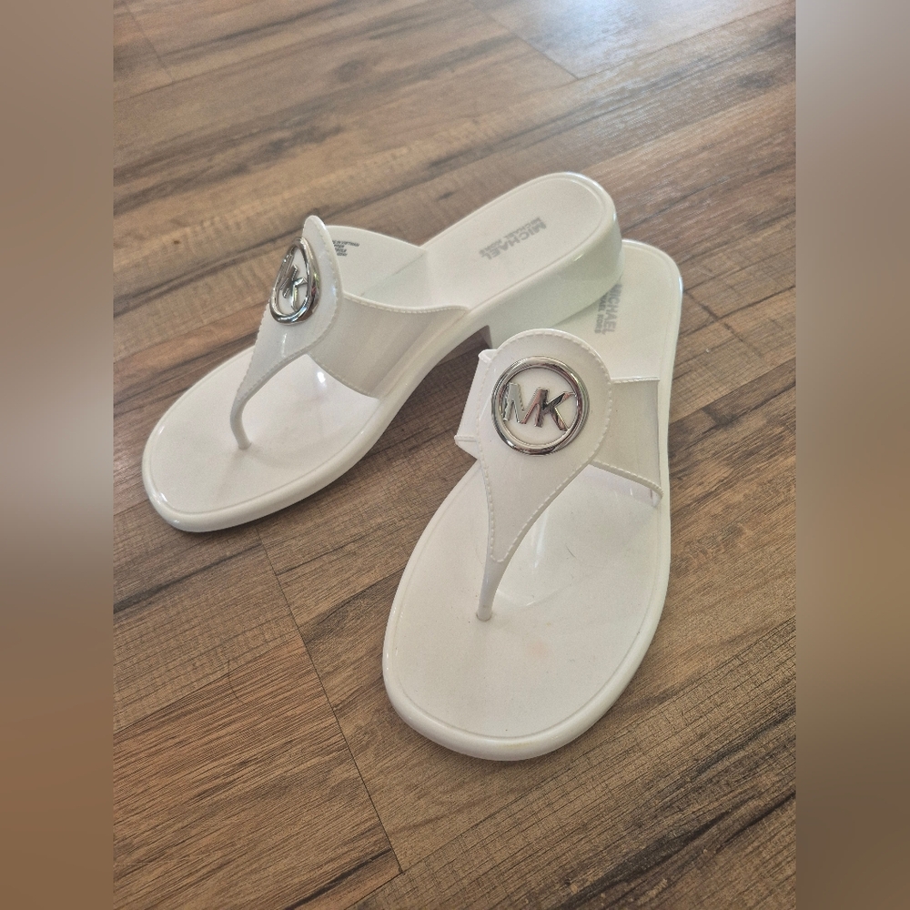 Michael Kors White Thong Sandal with Silver MK Logo - Picture 2 of 6